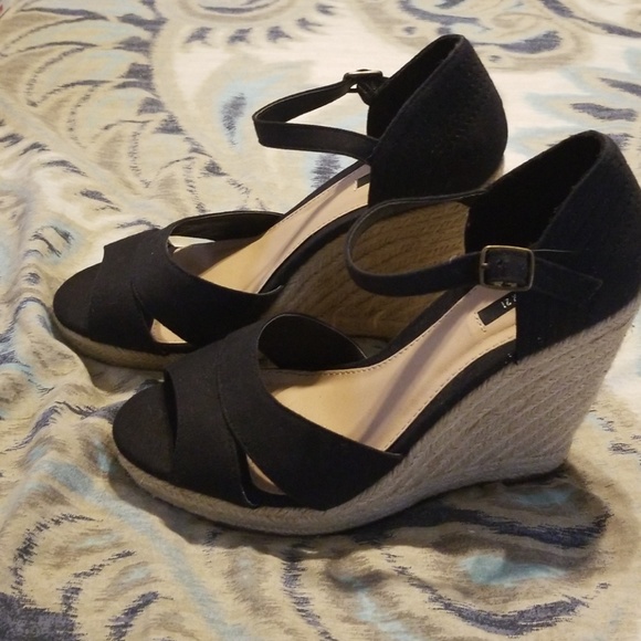 Casual black wedges - Picture 2 of 3